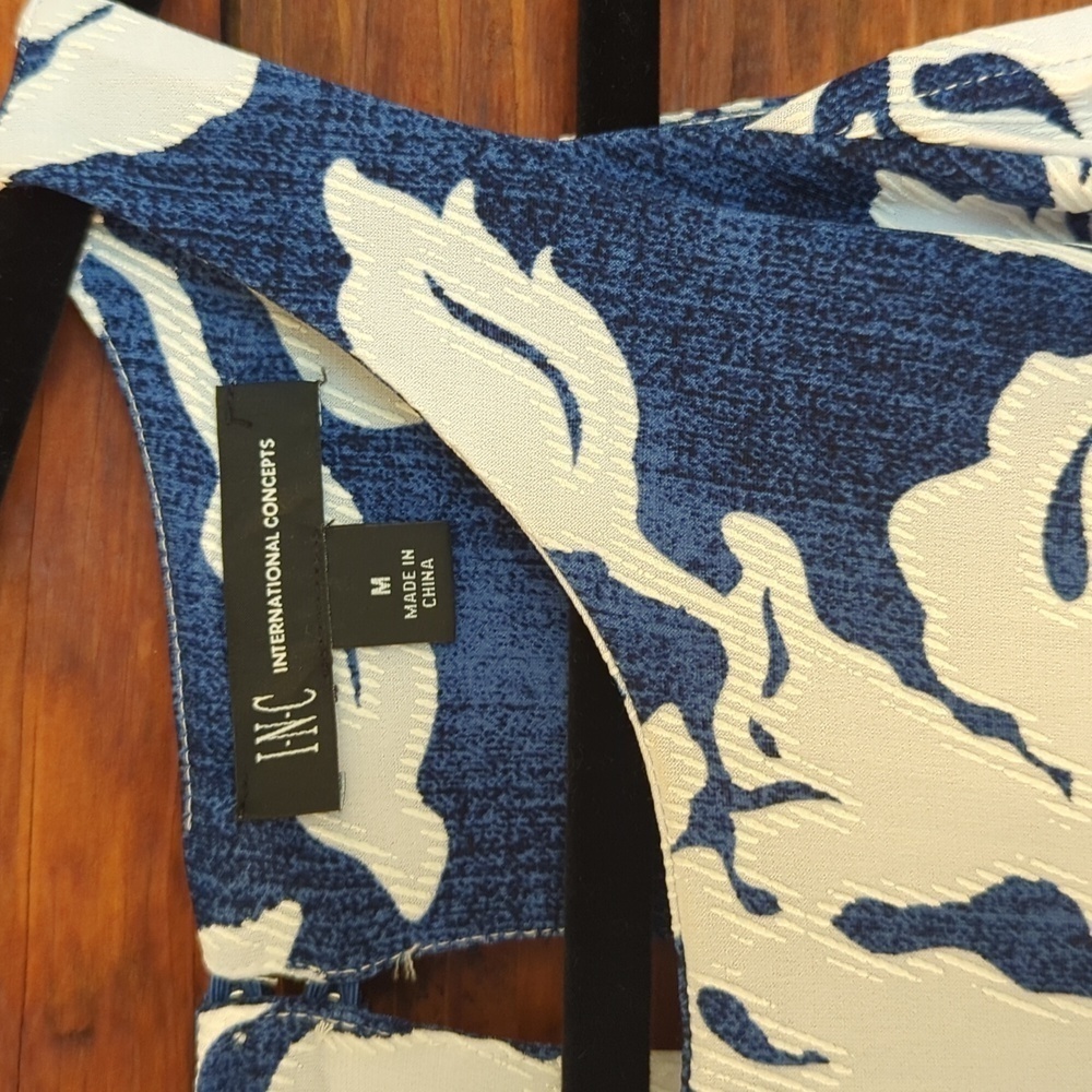 INC International  | Floral Flowy Blue White Shoulder Cutout Tank Top Size M - Picture 6 of 7